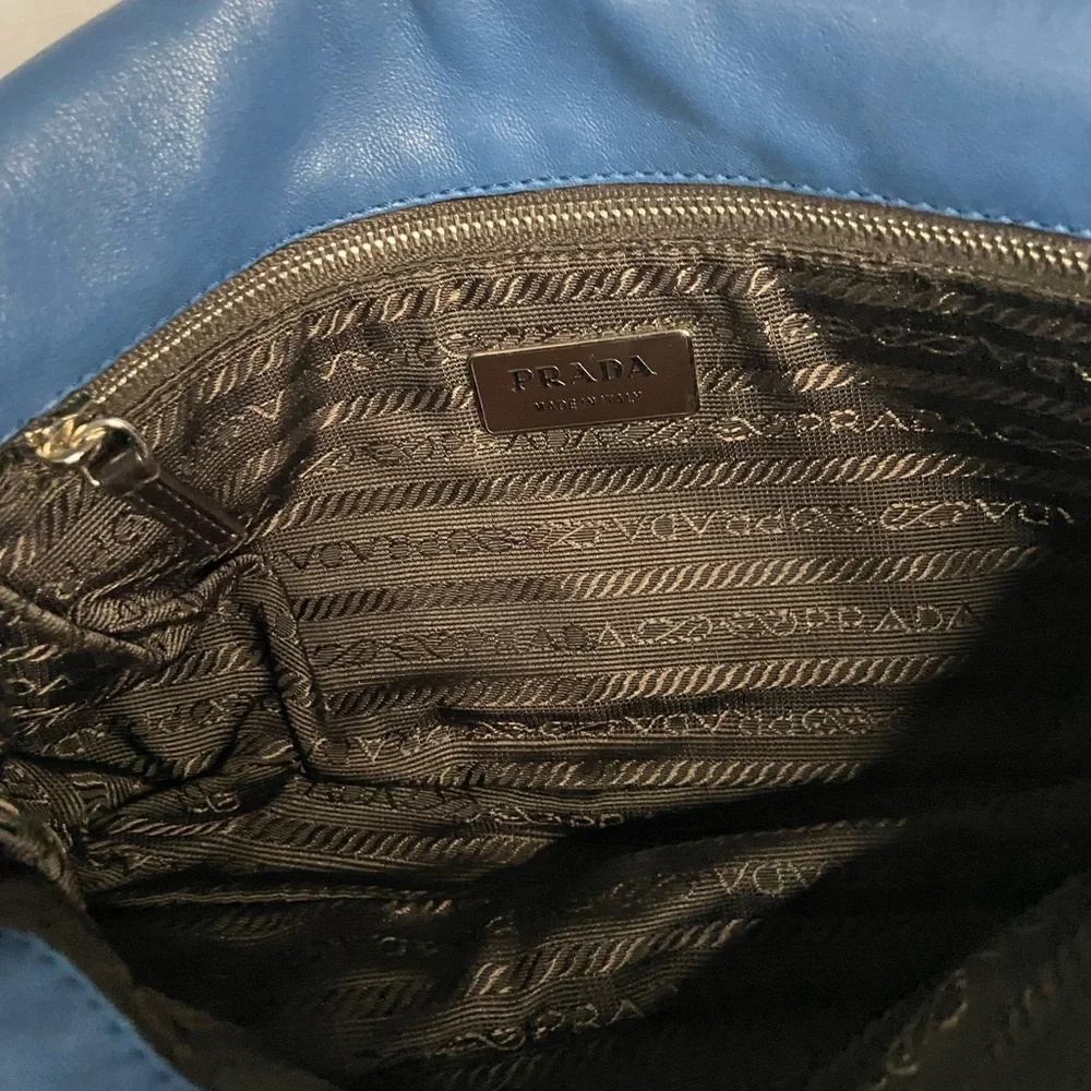 Prada vintage leather bag EXCELLENT CONDITION blue w white piping lock/keys - Picture 9 of 12